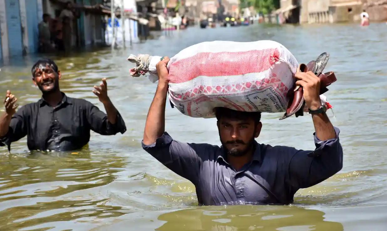 9/5 全國一度有三分之一區域都泡在水裡，巴基斯坦世紀大洪災