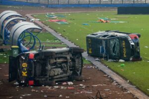 10/3 美國佛州遭颶風襲擊、印尼發生近年內最嚴重足球賽衝突，125人死亡