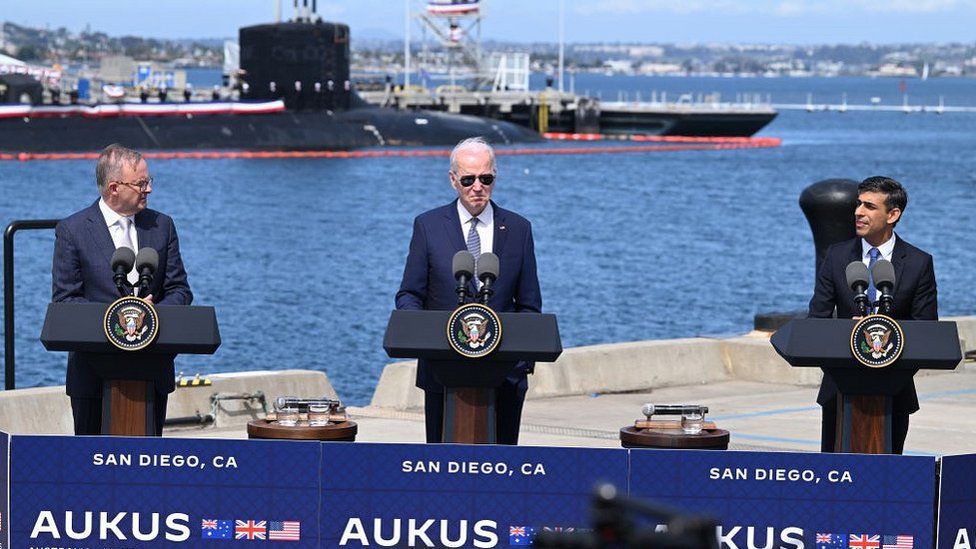 10/3 美國政府差點關門大吉；英國在 AUKUS 潛艇計劃中的 50 億美元賭注