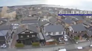 1/2 日本能登半島 7.6 地震，引發 2011 年以來首次最高級別海嘯警報